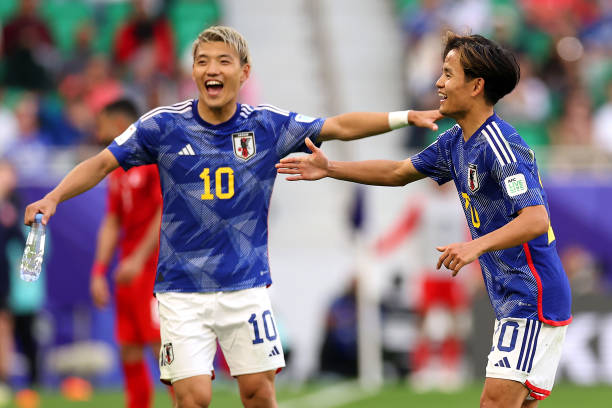 Thủ môn Nhật Bản mắc sai lầm thủng lưới khiến CĐV đòi cho dự bị, ‘Samurai xanh’ vẫn vào tứ kết Asian Cup - Ảnh 2.