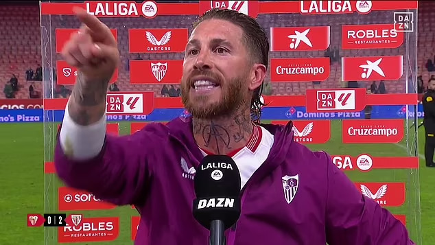 Ramos đáp trả gay gắt với CĐV Sevilla ngay trong cuộc phỏng vấn - Ảnh 3.