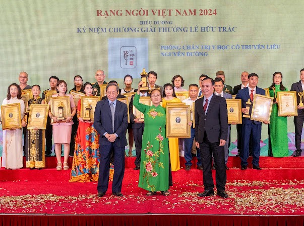 Giải thưởng danh giá Lê Hữu Trác xướng tên Liễu Nguyên Đường - Ảnh 2.