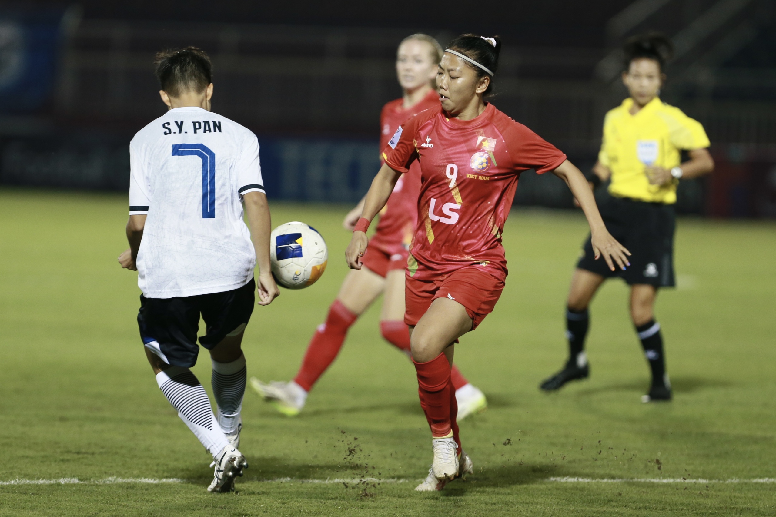 Tin nóng bóng đá Việt 17/10 HLV Kim Sang Sik sắp có sao nhập tịch