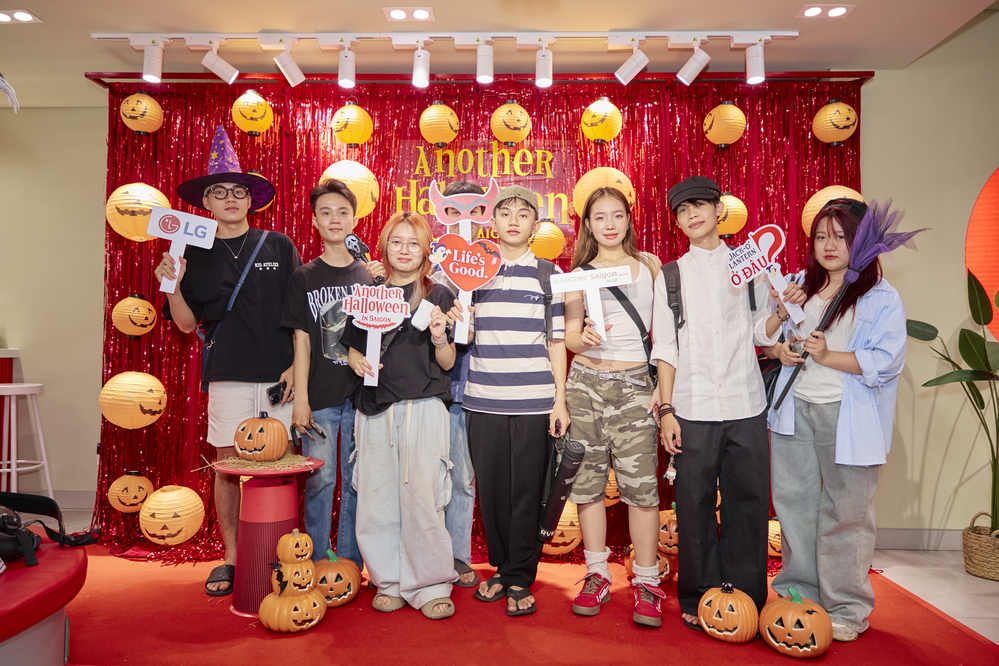 Khám phá không gian đậm chất Halloween giữa lòng Sài Gòn tại Another Saigon by LG - Ảnh 3.