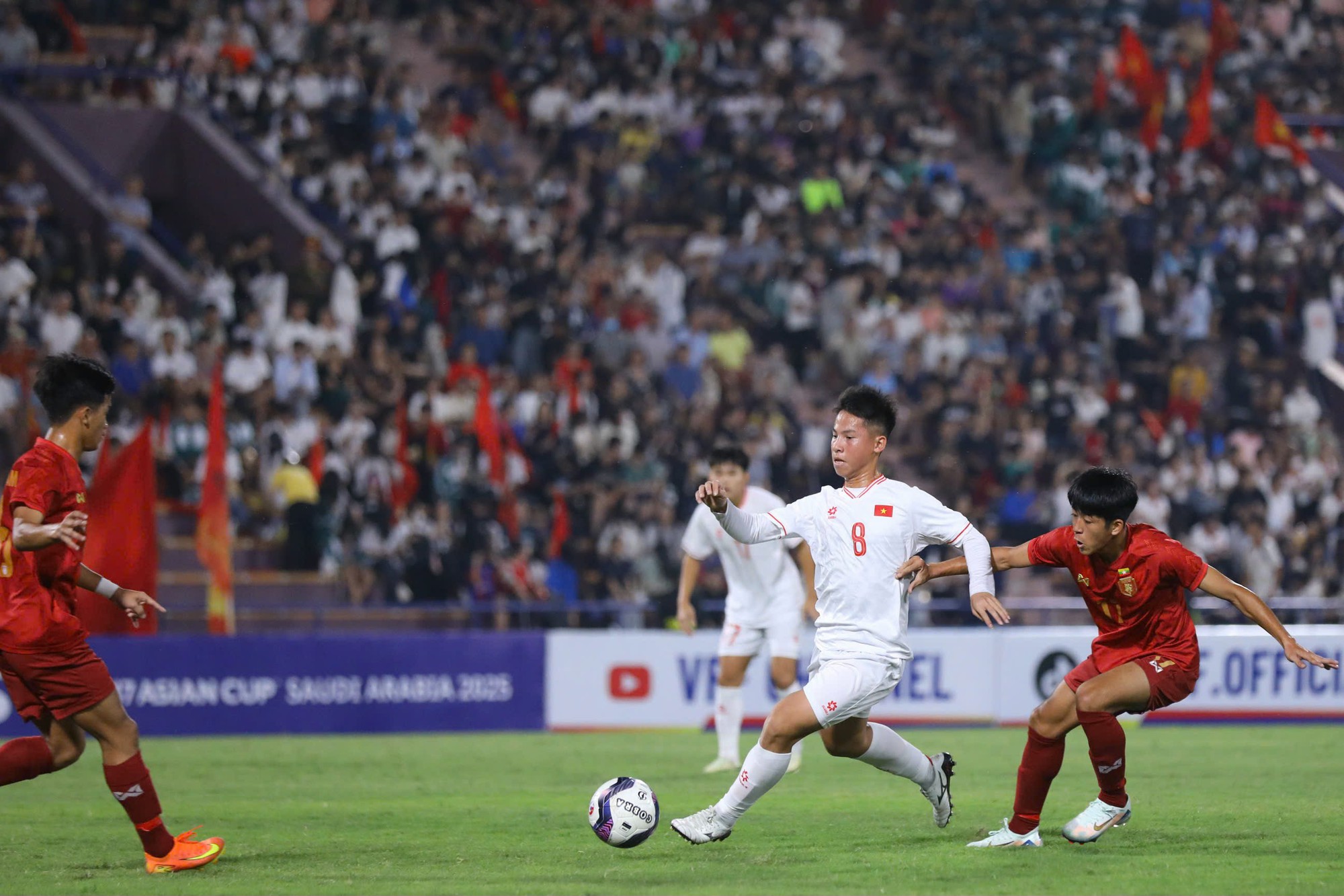 TRỰC TIẾP bóng đá U17 Việt Nam vs Myanmar (0-0): Tìm kiếm bàn mở tỷ số - Ảnh 3.