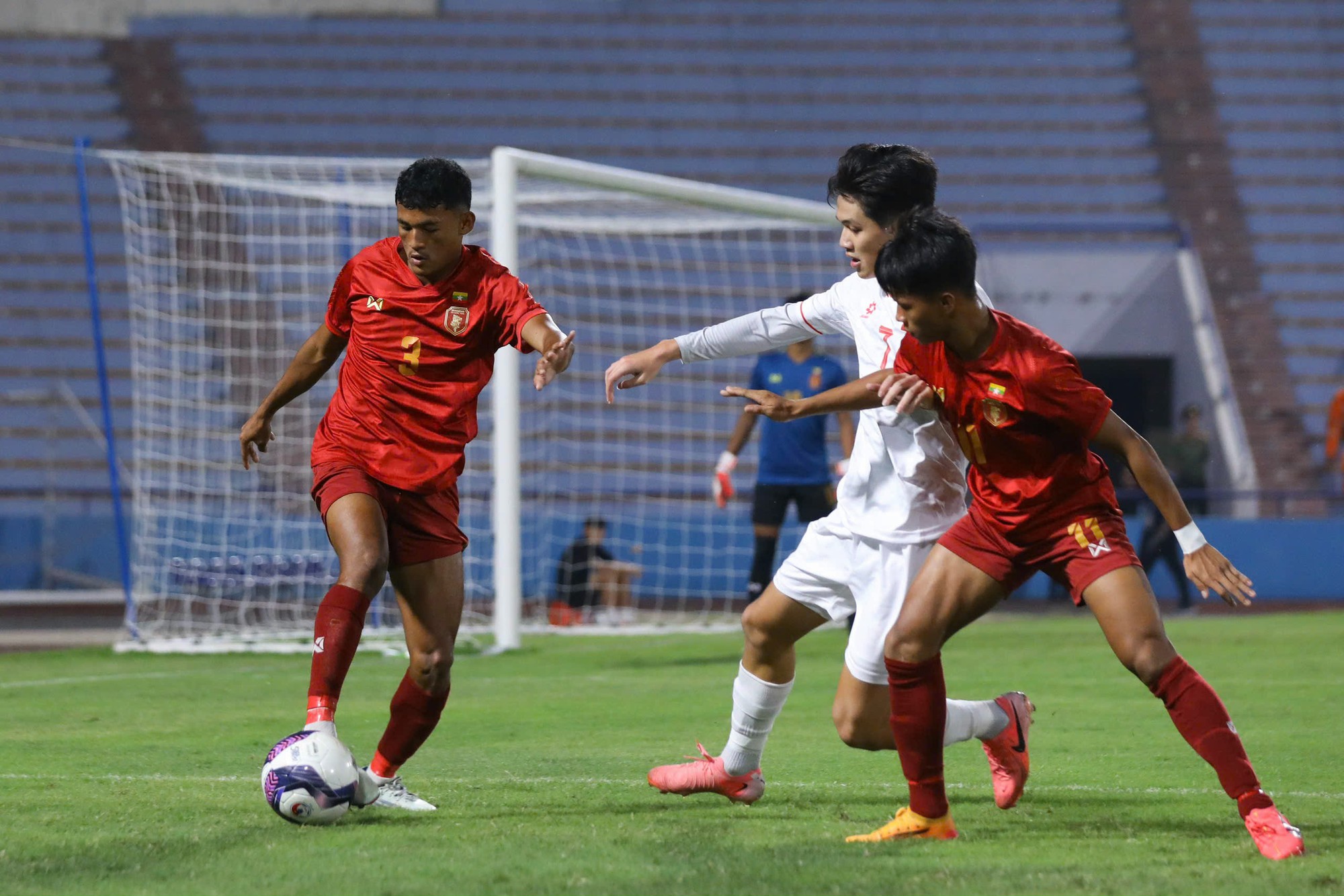 TRỰC TIẾP bóng đá U17 Việt Nam vs Myanmar (0-0): Tìm kiếm bàn mở tỷ số - Ảnh 4.