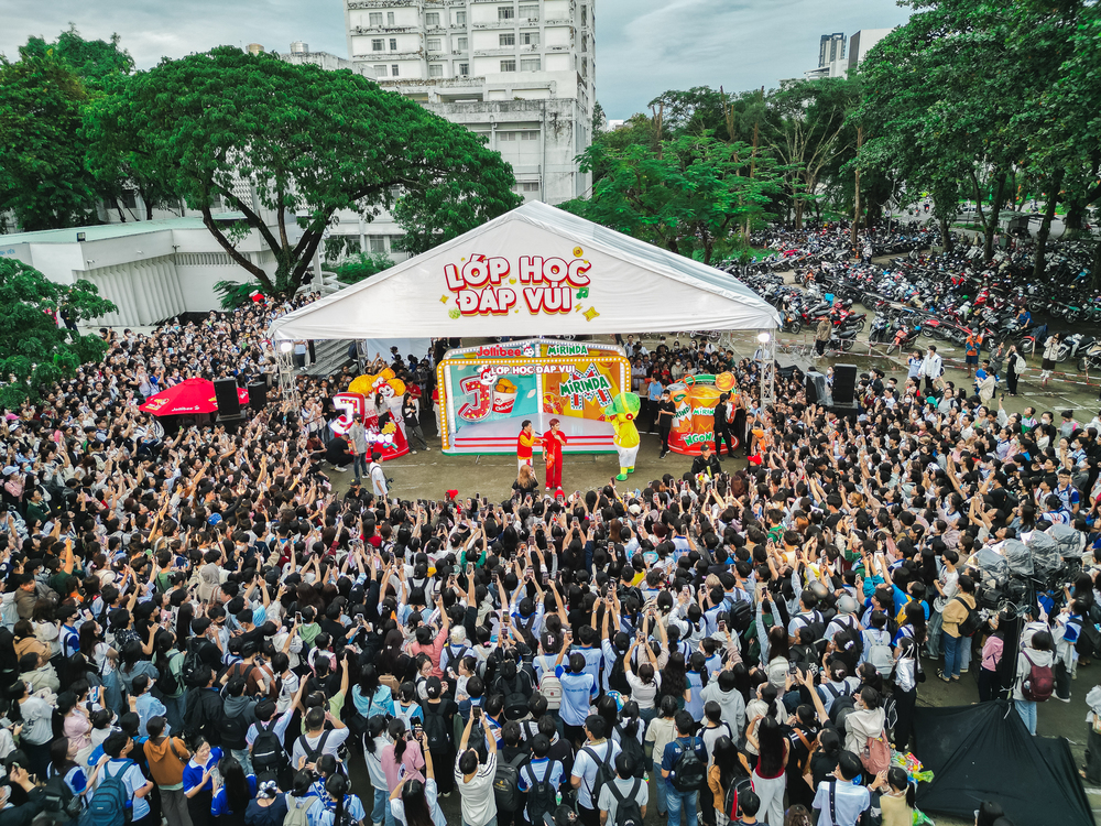 Gần 3000 sinh viên Vĩnh Long “quẩy hết mình” với “Lớp Học Đáp Vui” Jollibee - Ảnh 1.