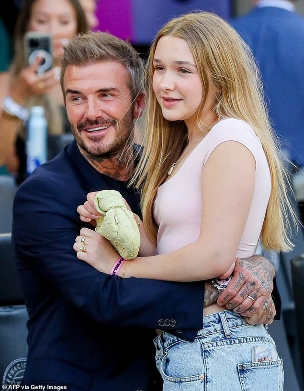 Khám phá cuộc sống của Harper Beckham: Từ con gái của những ngôi sao đến  biểu tượng thời trang