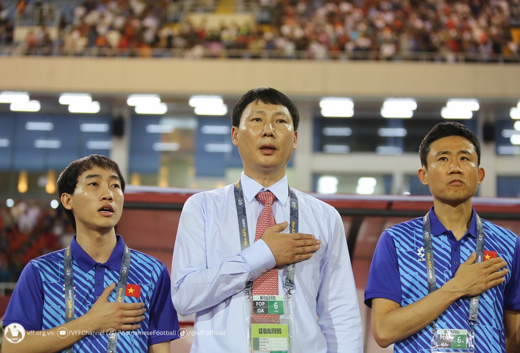 Chức vô địch AFF Cup 2024 của ĐT Việt Nam (Phần 4): 'Người kiến tạo chiến thắng' Kim Sang Sik - Ảnh 8.