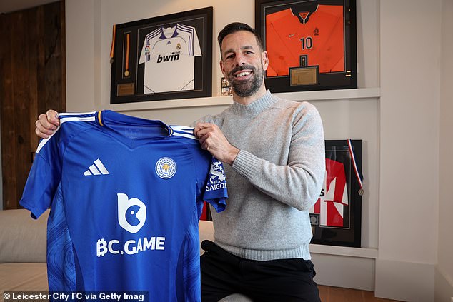 Ruud van Nistelrooy lần đầu lên tiếng sau khi được bổ nhiệm làm HLV của Leicester City - Ảnh 1.