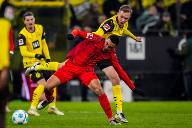 Bayern hòa Dortmund 1-1 ở vòng 12 Bundesliga