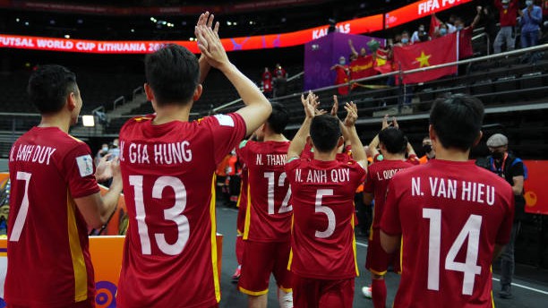 Ghi bàn vào lưới đội bóng châu Âu, ĐT Việt Nam xuất sắc đoạt vé đi tiếp ở World Cup và được truyền thông quốc tế ca ngợi