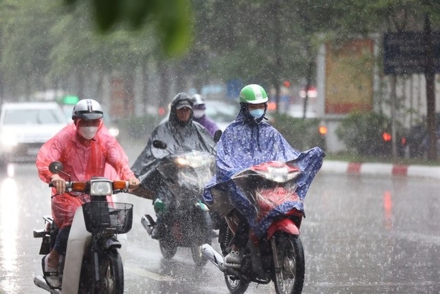 Thời tiết ngày 6/11: Trung Bộ mưa to cục bộ, cảnh báo nguy cơ lũ quét, sạt lở - Ảnh 1.