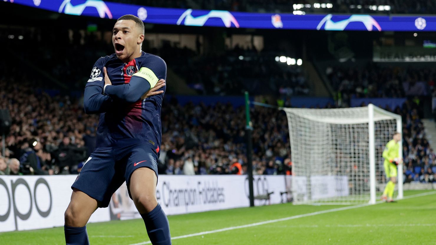 Kylian Mbappé ăn mừng bàn thắng đầu tiên của PSG vào lưới Real Sociedad tại Champions League.