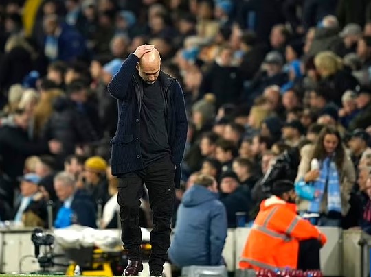 Pep Guardiola chua chát thừa nhận 'Tôi không đủ giỏi' khi Man City thua ngược MU - Ảnh 1.