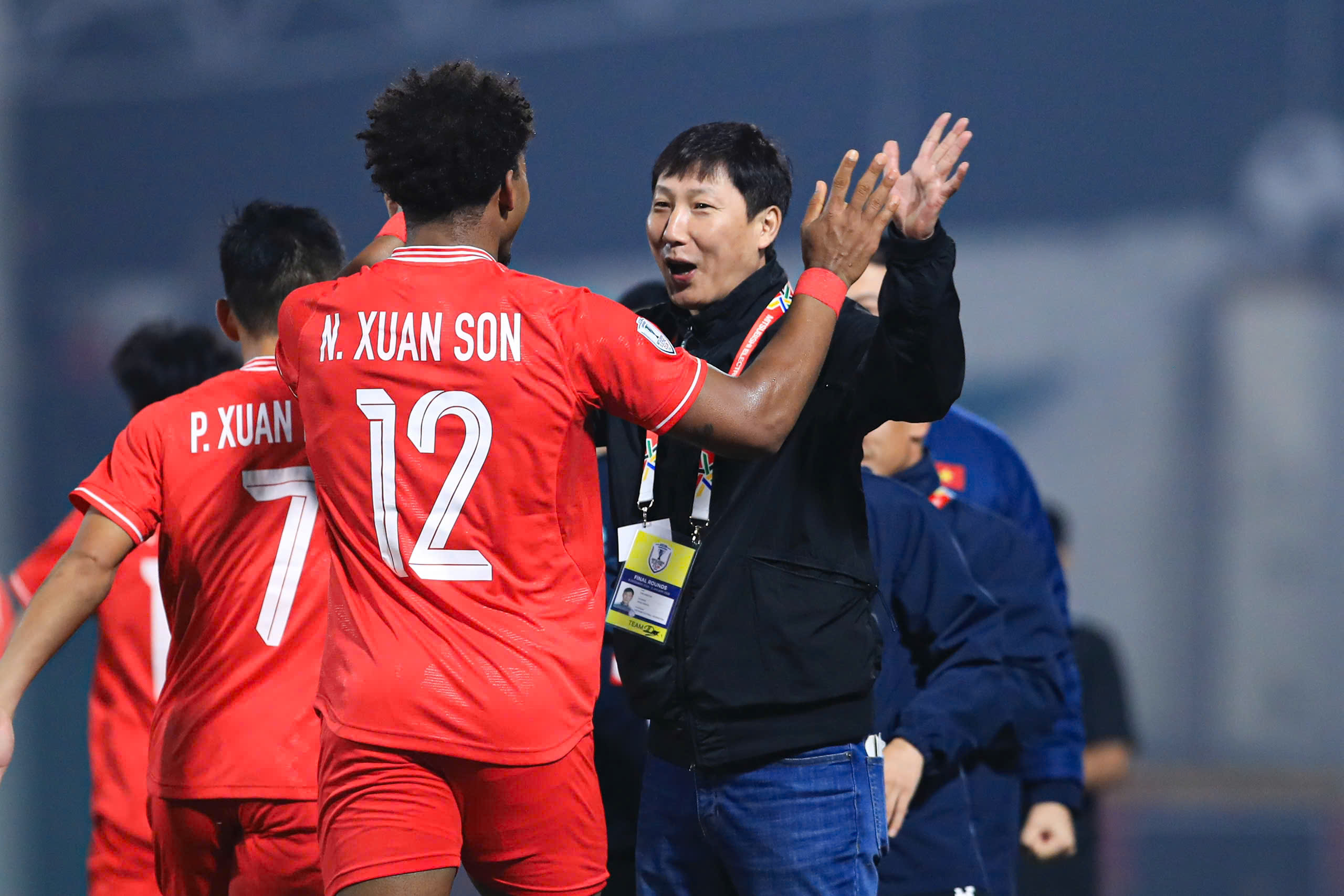 Chức vô địch AFF Cup 2024 của ĐT Việt Nam (Phần 4): 'Người kiến tạo chiến thắng' Kim Sang Sik - Ảnh 6.