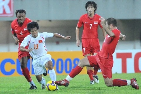 Quang Hải ghi bàn, ĐT Việt Nam thắng Singapore ngay trên sân khách ở bán kết AFF Cup - Ảnh 1.