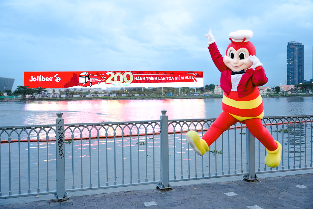 Cửa hàng Jollibee Việt Nam thứ 200 đón hàng trăm khách hàng dịp khai trương - Ảnh 4.