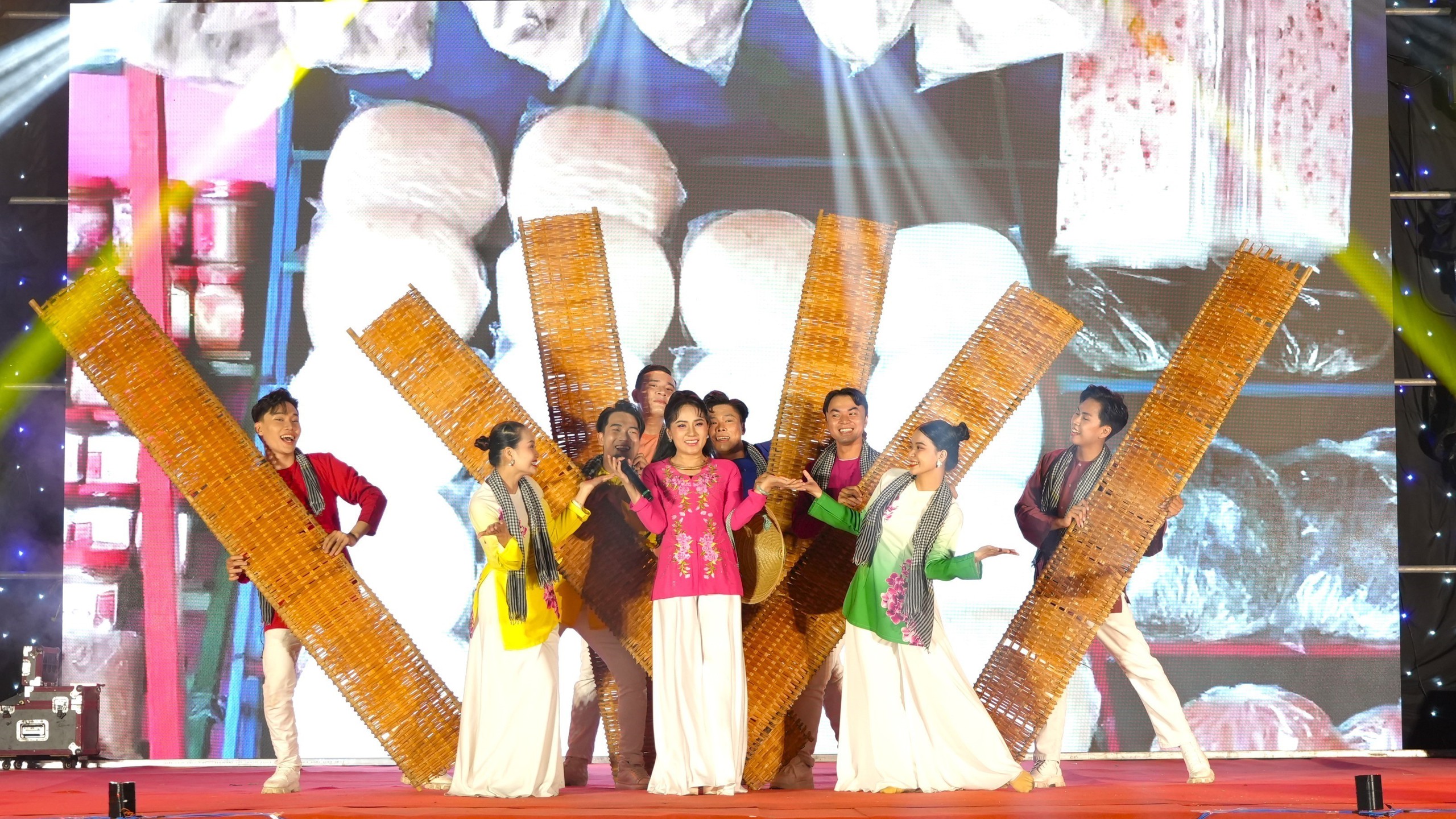 Lễ hội nghề làm bánh tráng phơi sương Trảng Bàng