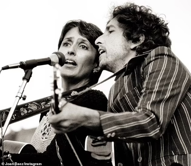 Biến động tình yêu giữa Bob Dylan và Joan Baez: Nguồn cảm hứng cho những ca khúc bất hủ - Ảnh 2.