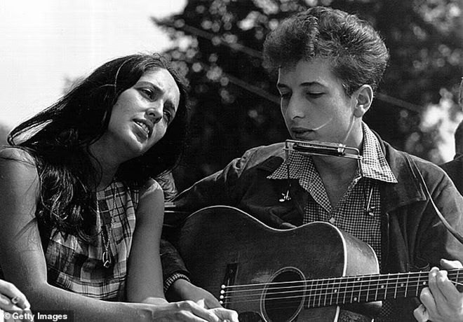 Biến động tình yêu giữa Bob Dylan và Joan Baez: Nguồn cảm hứng cho những ca khúc bất hủ - Ảnh 3.