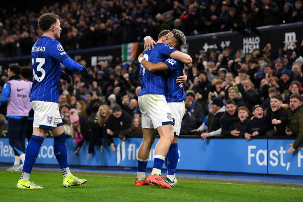 Tân binh Ngoại hạng Anh Ipswich Town đánh bại Chelsea 2-0