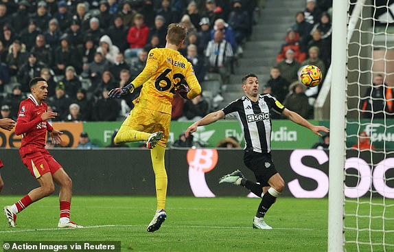 Salah lập cú đúp, Liverpool và Newcastle tạo ra một màn rượt đuổi kịch tính - Ảnh 2.