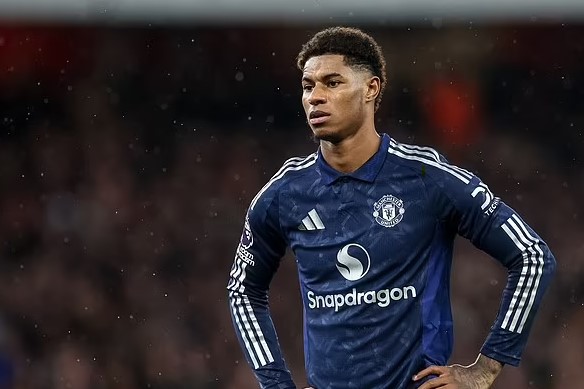 Cựu đội trưởng MU mắng thẳng mặt Rashford, chỉ trích Quỷ đỏ chơi thứ bóng đá 'rác rưởi' khi thua Arsenal - Ảnh 1.