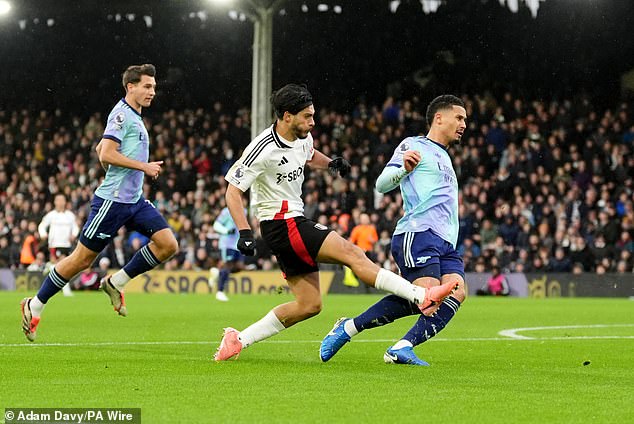 Mikel Arteta 'đau lòng' khi Arsenal hòa thất vọng trước Fulham, cơ hội bám đuổi Liverpool tan biến - Ảnh 2.