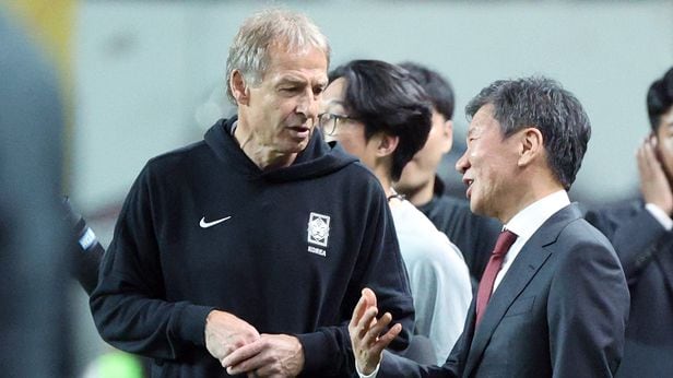 Chủ tịch LĐBĐ Hàn Quốc bị điều tra, bài phỏng vấn của HLV Klinsmann vô tình trở thành bằng chứng chống lại - Ảnh 2.