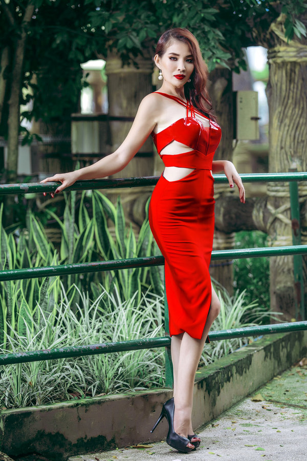 Hoa hậu Diễm Kyly lần đầu chơi lớn: diện váy đỏ khoe 3 vòng quyến rũ  - Ảnh 11.