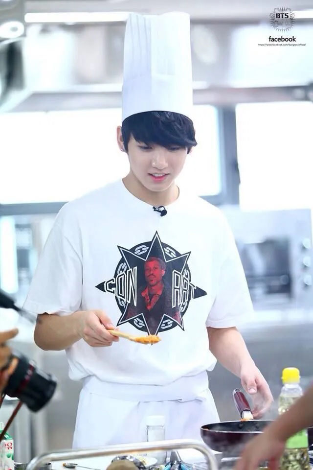Jungkook BTS làm đầu bếp trong thời gian thực hiện nghĩa vụ quân sự - Ảnh 4.