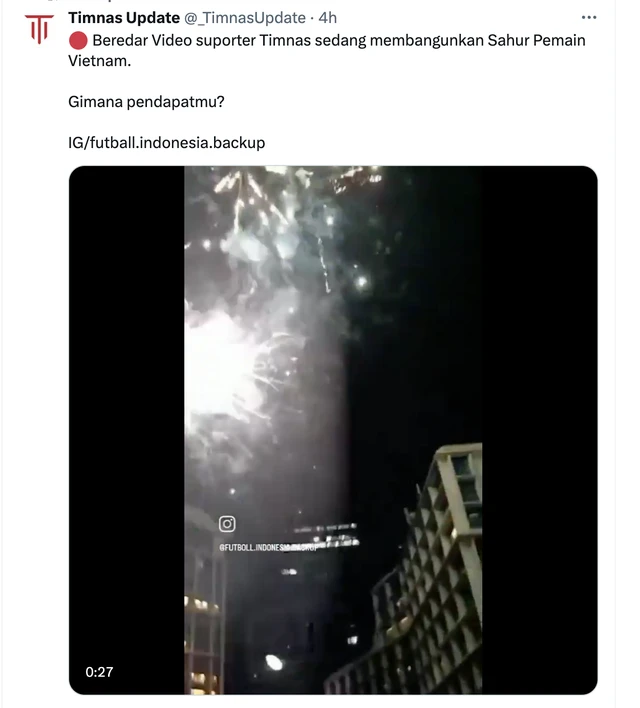 CĐV Indonesia bắn pháo hoa trước khách sạn ĐT Việt Nam - Ảnh 2.