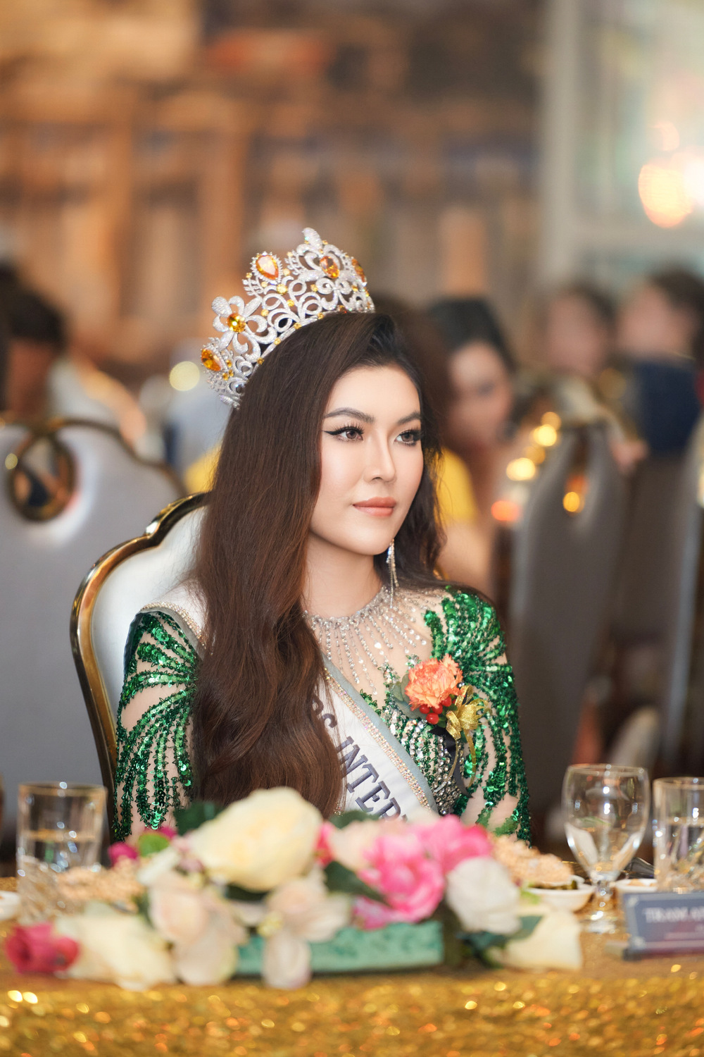 Hoa hậu Trần Hà Trâm Anh chấm thi cuộc thi quốc tế, bật khóc khi trao vương miện - Ảnh 3.