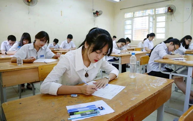 Kỳ thi lớp 10 năm học 2024 - 2025: Hà Nội chia 12 khu vực tuyển sinh công lập - Ảnh 1.