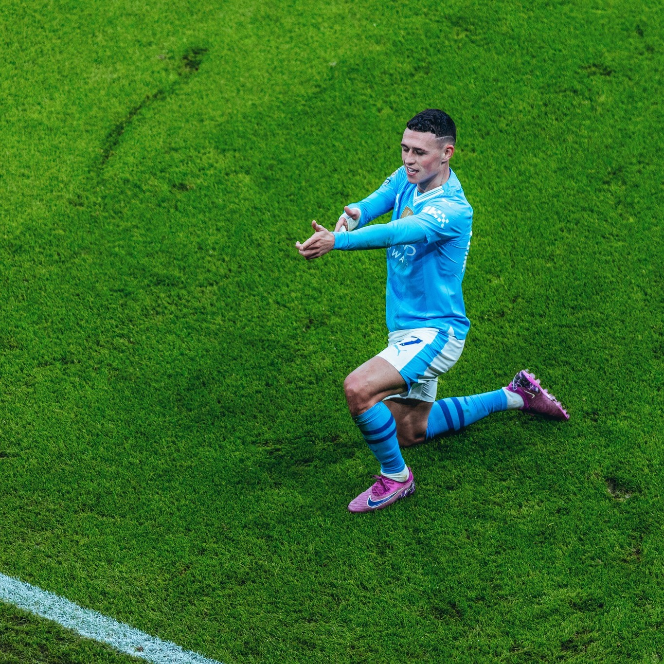 Khám Phá Tiểu Sử Cầu Thủ Phil Foden – Ngôi Sao Tương Lai Của Manchester City Khám Phá Tiểu Sử Cầu Thủ Phil Foden – Ngôi Sao Tương Lai Của Manchester City