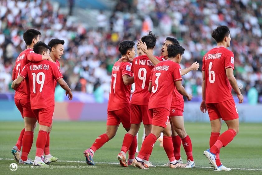 ĐT Việt Nam gây sốt ở Indonesia, thầy trò Troussier tạo nên điều đặc biệt tại vòng loại World Cup 2026 - Ảnh 2.