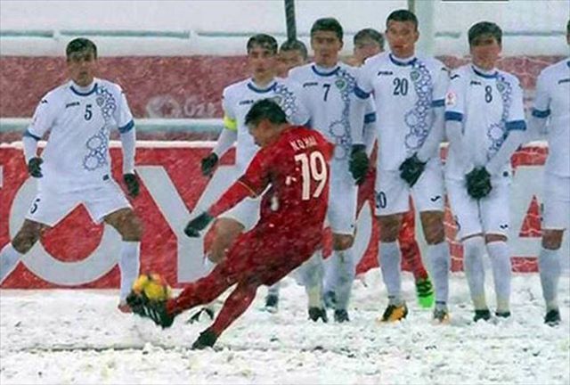 AFC vinh danh 5 bàn thắng đẹp nhất của U23 Việt Nam, siêu phẩm 'cầu vồng tuyết' của Quang Hải chưa phải đẹp nhất - Ảnh 3.