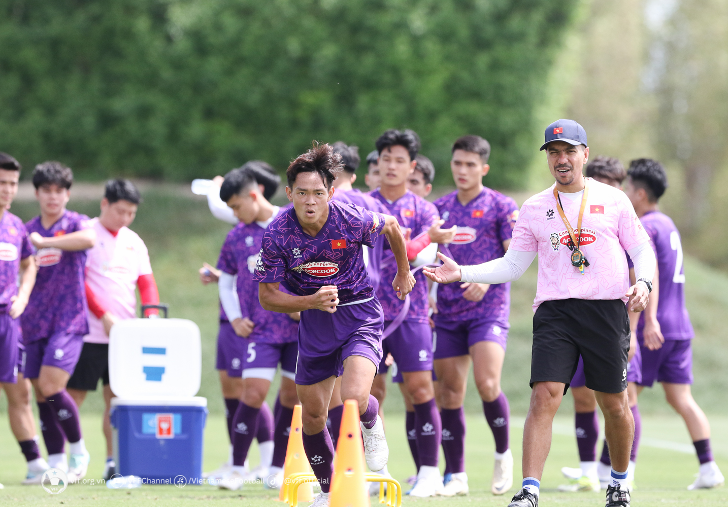 U23 Việt Nam ‘nuốt’ trọn giáo án thể lực của chuyên gia ngoại, sung sức chờ đấu U23 châu Á - Ảnh 2.