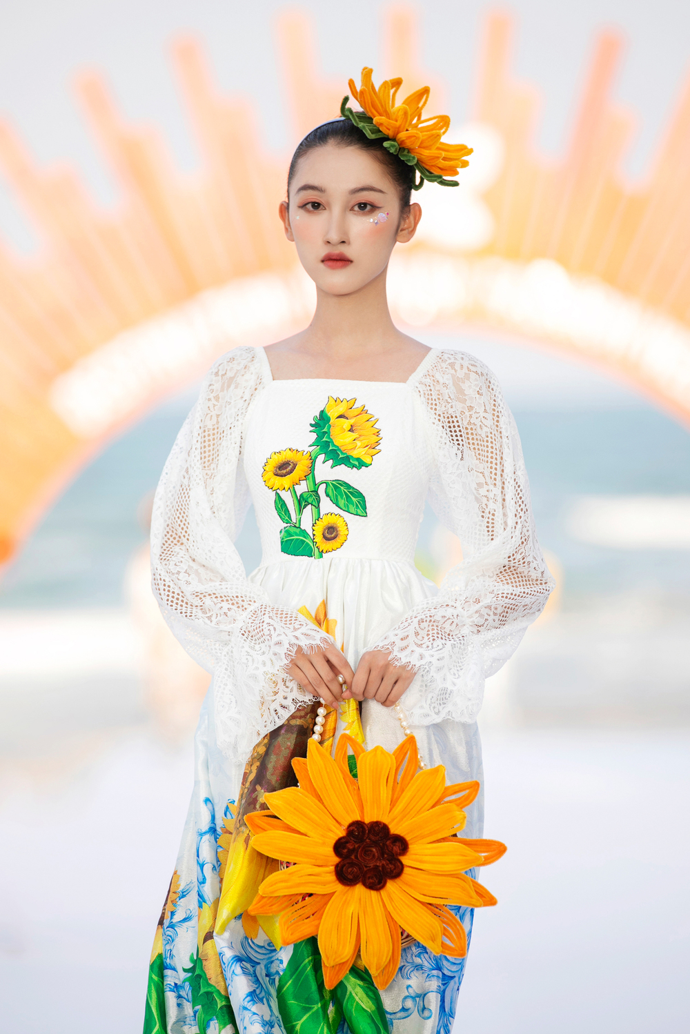 Model Kiều Thu Quyên tỏa sáng với vị trí First Face trong Destination Runway Fashion Week 2024 - Ảnh 1.