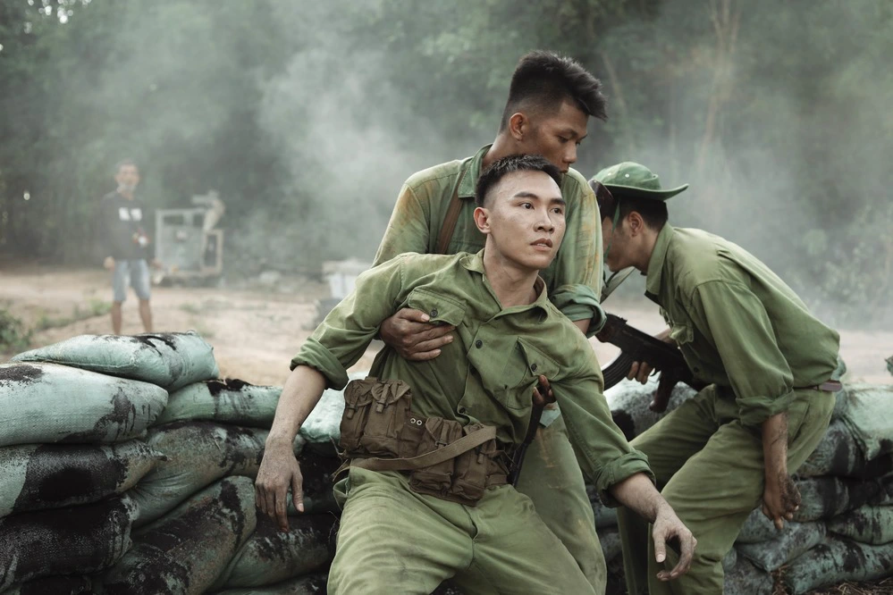 Ca - nhạc sĩ Trịnh Đình Quang trở lại với MV đầy ý nghĩa Trái tim giữa bầu trời - Ảnh 3.