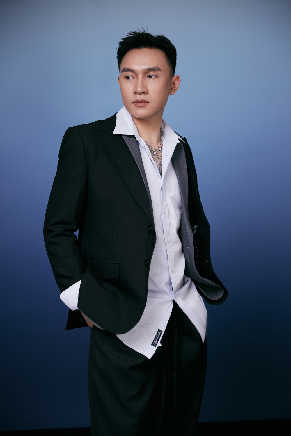 Ca - nhạc sĩ Trịnh Đình Quang trở lại với MV đầy ý nghĩa Trái tim giữa bầu trời - Ảnh 1.