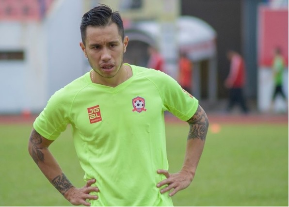 Trung vệ Việt kiều từng khoác áo ĐT Việt Nam đã tốt nghiệp khóa HLV quốc tế, CĐV mong trở lại V-League làm việc - Ảnh 2.