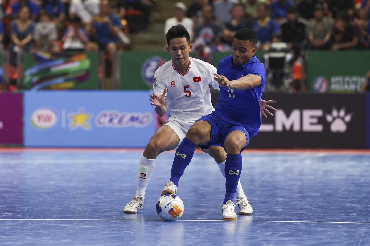 Rượt đuổi ngoạn mục trước Thái Lan, ĐT Việt Nam giành vé vào tứ kết futsal châu Á 2024 - Ảnh 5.