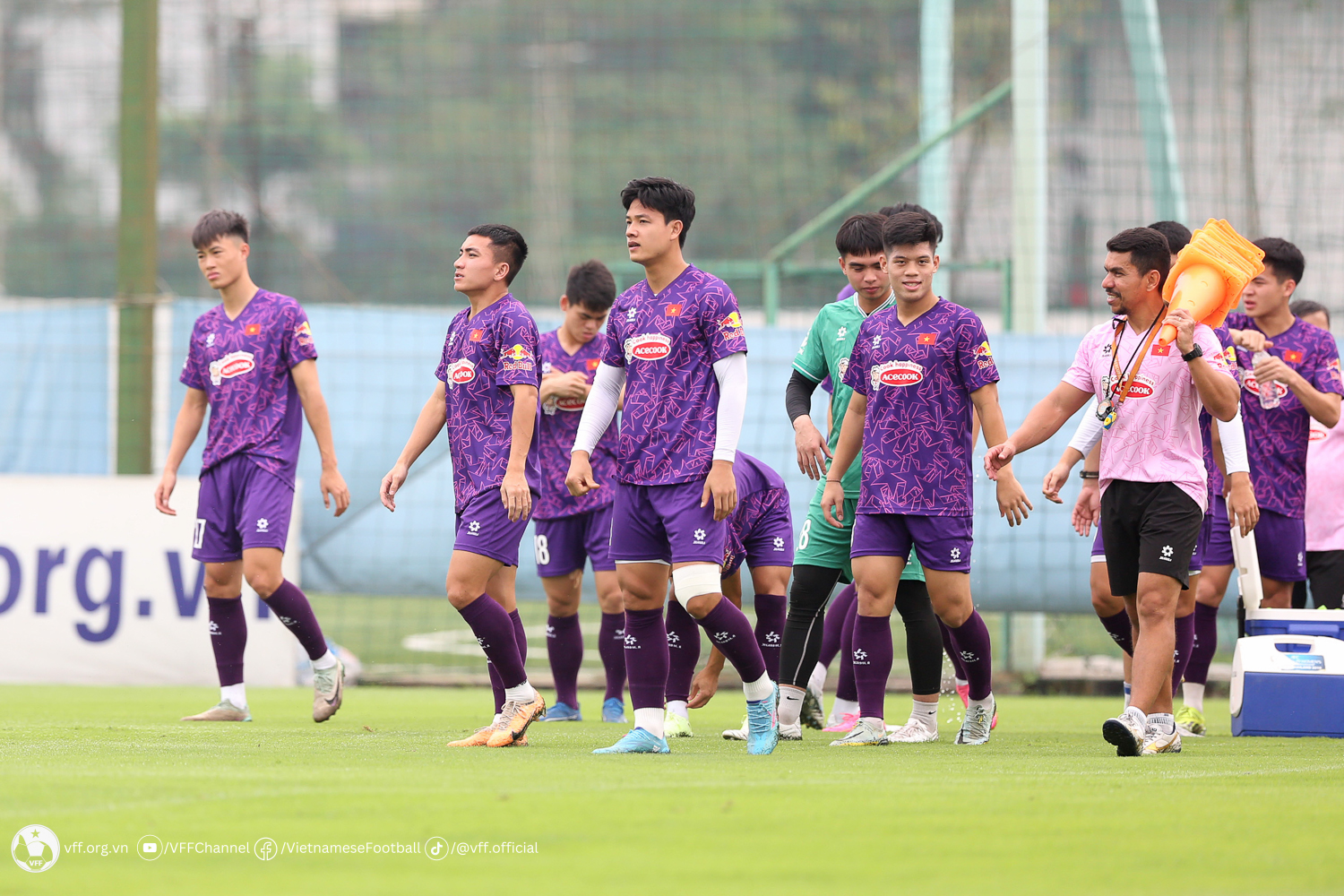 U23 Việt Nam ‘bở hơi tai’ dưới tay thầy mới Hoàng Anh Tuấn - Ảnh 2.