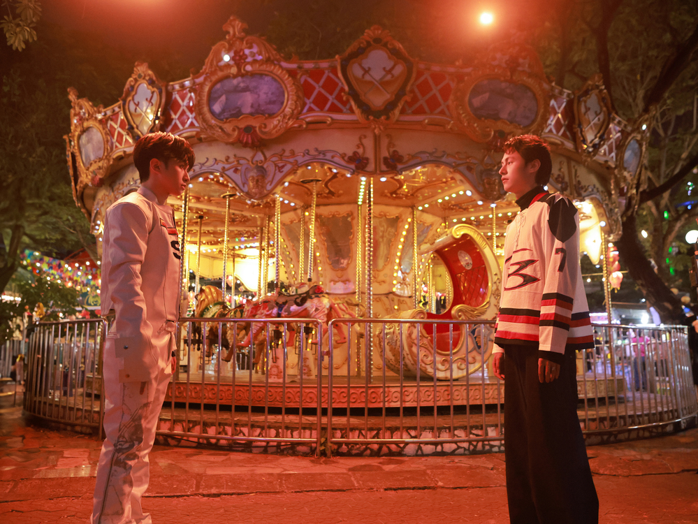 Đỗ Hoàng Dương làm MV lấy cảm hứng từ cố ngôi sao tài hoa Trương Quốc Vinh - Ảnh 2.