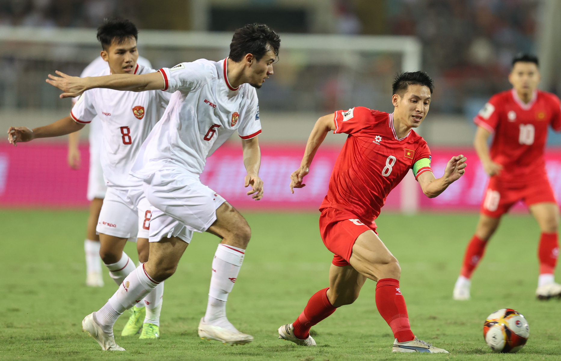 Bốc thăm AFF Cup 2024: Đội tuyển Việt Nam 'đi tìm ngày xưa đã mất' - Ảnh 2.