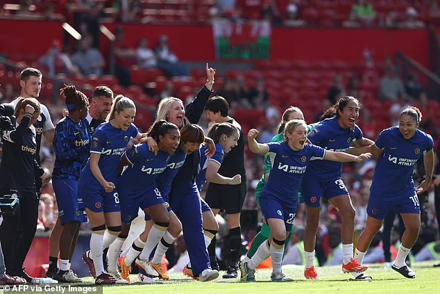 Chelsea đè bẹp MU với tỷ số 6-0, nâng cao chức vô địch Anh lần thứ 5 liên tiếp - Ảnh 6.
