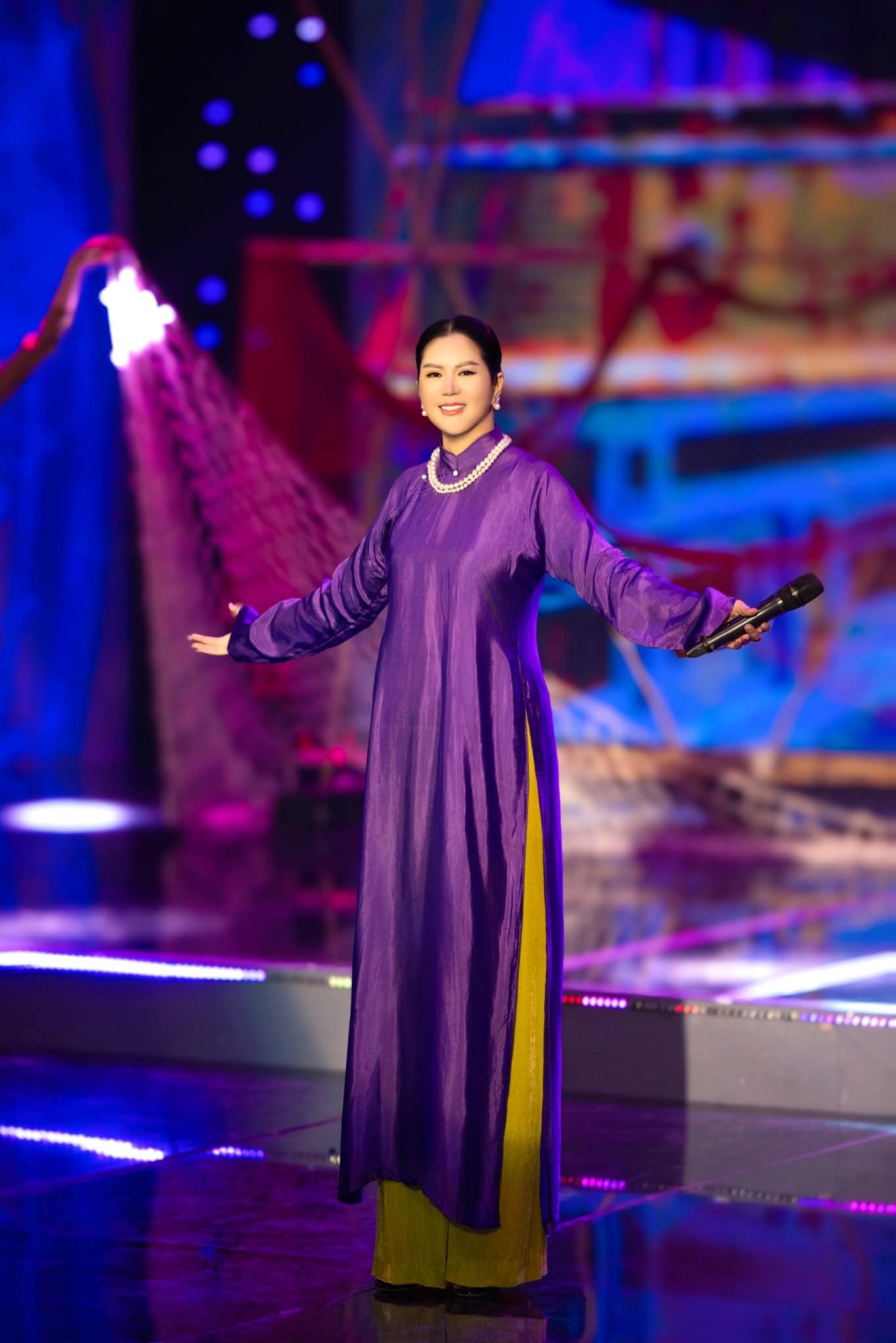 Ca sĩ Đinh Hiền Anh và tình yêu đặc biệt với trang phục truyền thống Việt  - Ảnh 8.
