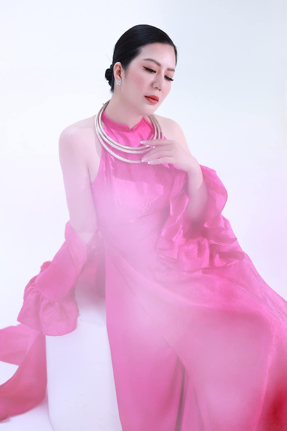 Ca sĩ Đinh Hiền Anh và tình yêu đặc biệt với trang phục truyền thống Việt  - Ảnh 10.