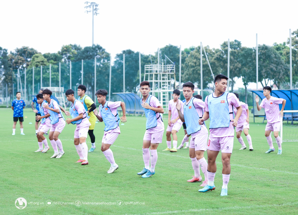 U16 Việt Nam tập trung 30 cầu thủ chuẩn bị dự giải U16 Đông Nam Á 2024 - Ảnh 2.