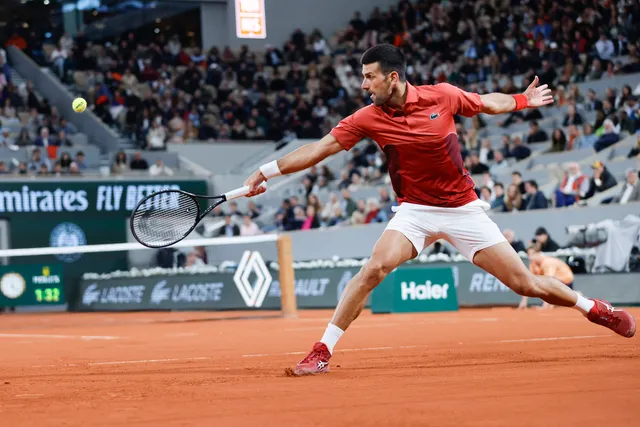 Djokovic phá kỷ lục của Nadal, tiến vào vòng ba Roland Garros - Ảnh 2.