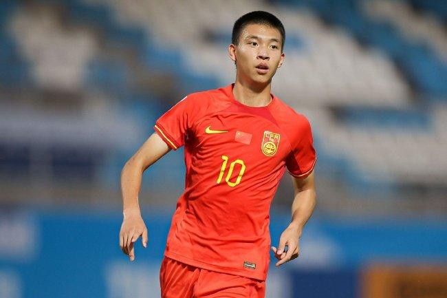 Tin nóng bóng đá Việt 31/5: Cầu thủ Việt kiều cập bến đội bóng Việt Nam, 'Ronaldo Trung Quốc' đối đầu tuyển trẻ Việt Nam - Ảnh 3.